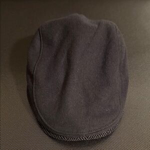 Collection of 4 men’s flat caps. Buy them all $40.